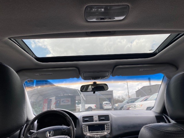 Honda Accord Coupe Vehicle Full-screen Gallery Image 07