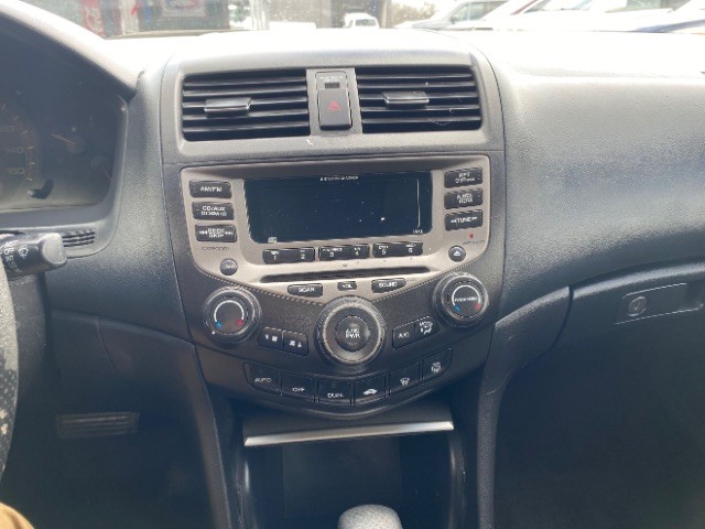 Honda Accord Coupe Vehicle Full-screen Gallery Image 12