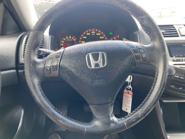 Honda Accord Coupe Vehicle Full-screen Gallery Image 13