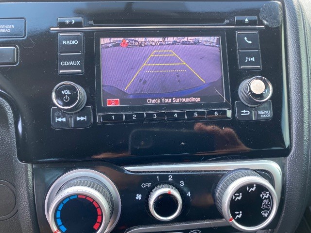 Honda Fit Vehicle Full-screen Gallery Image 13