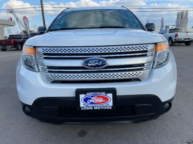 Ford Explorer Vehicle Full-screen Gallery Image 02