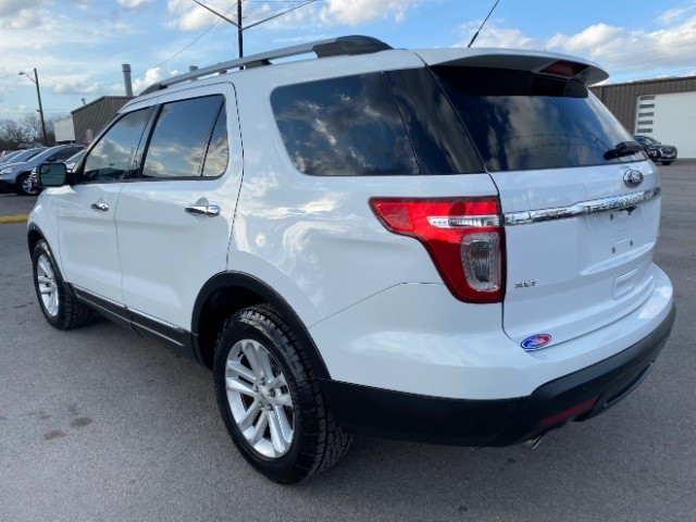 Ford Explorer Vehicle Full-screen Gallery Image 04