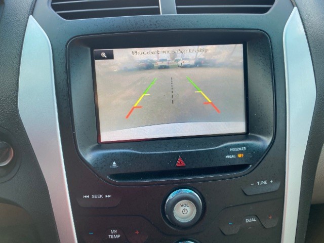 Ford Explorer Vehicle Full-screen Gallery Image 14