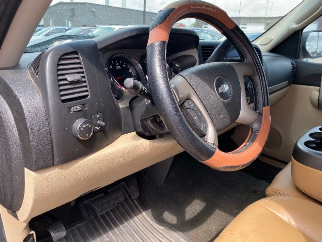 Chevrolet Silverado 1500 Vehicle Full-screen Gallery Image 09