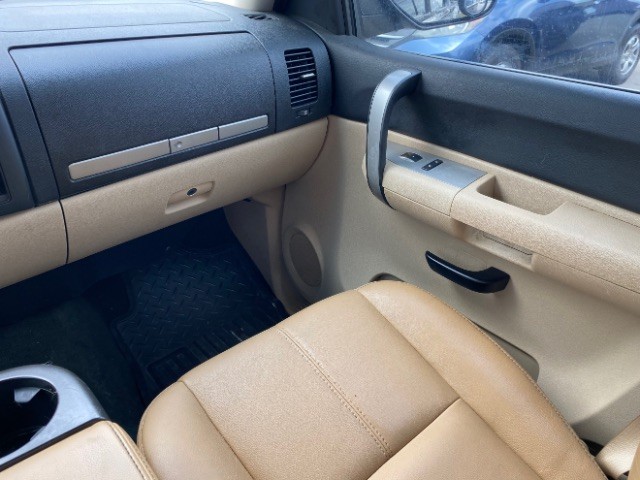 Chevrolet Silverado 1500 Vehicle Full-screen Gallery Image 10