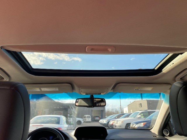 Acura RDX Vehicle Full-screen Gallery Image 12