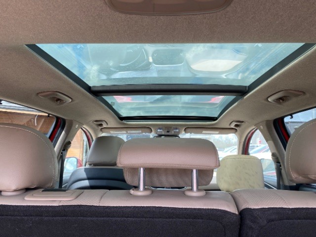 Hyundai Santa Fe Vehicle Full-screen Gallery Image 07