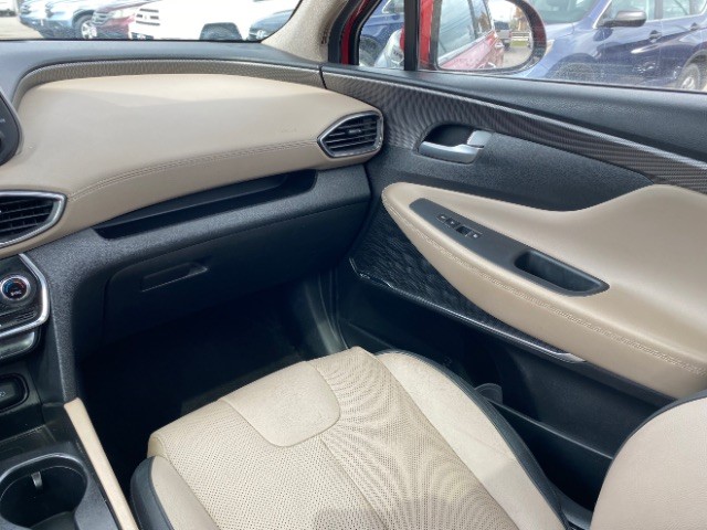 Hyundai Santa Fe Vehicle Full-screen Gallery Image 11