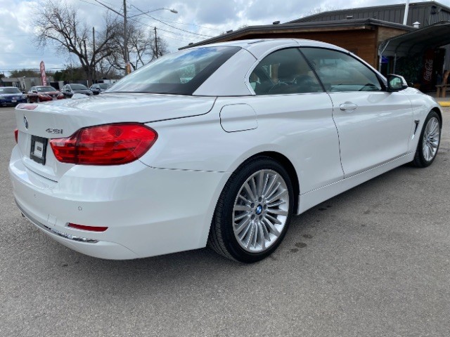 BMW 4 Series Vehicle Full-screen Gallery Image 05