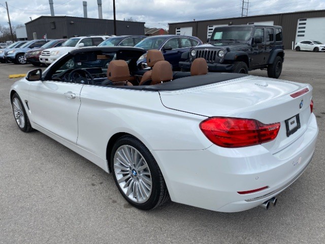 BMW 4 Series Vehicle Full-screen Gallery Image 07