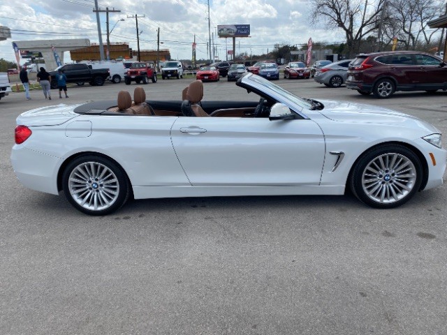 BMW 4 Series Vehicle Full-screen Gallery Image 08