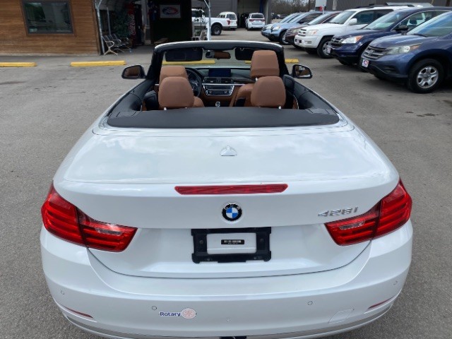 BMW 4 Series Vehicle Full-screen Gallery Image 09