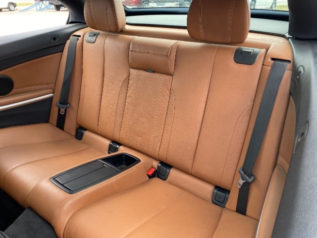 BMW 4 Series Vehicle Full-screen Gallery Image 12