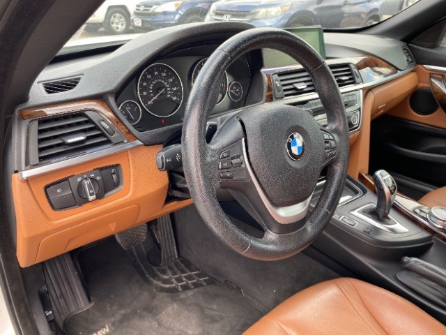BMW 4 Series Vehicle Full-screen Gallery Image 14