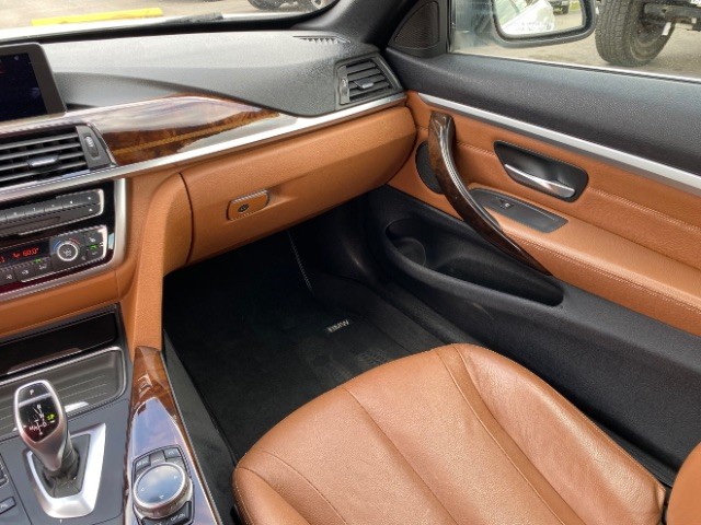 BMW 4 Series Vehicle Full-screen Gallery Image 15