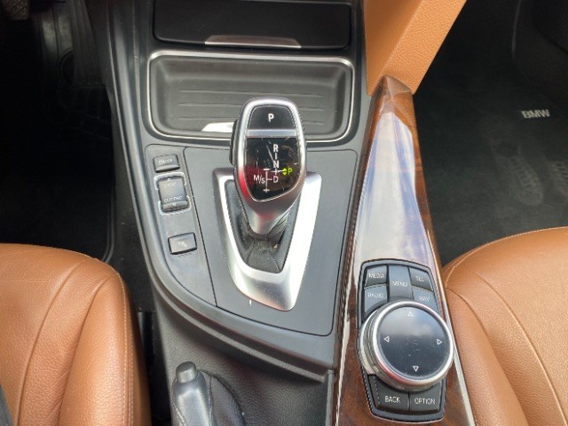 BMW 4 Series Vehicle Full-screen Gallery Image 18