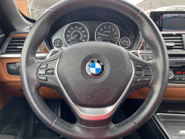 BMW 4 Series Vehicle Full-screen Gallery Image 20