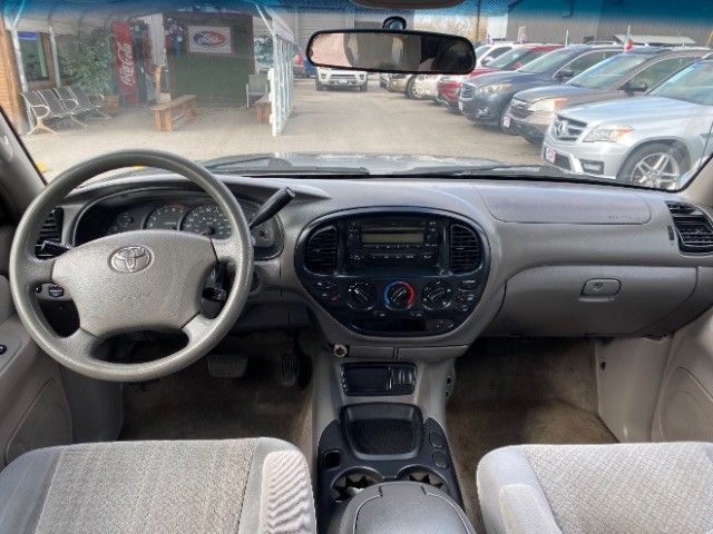 Toyota Tundra Vehicle Full-screen Gallery Image 06