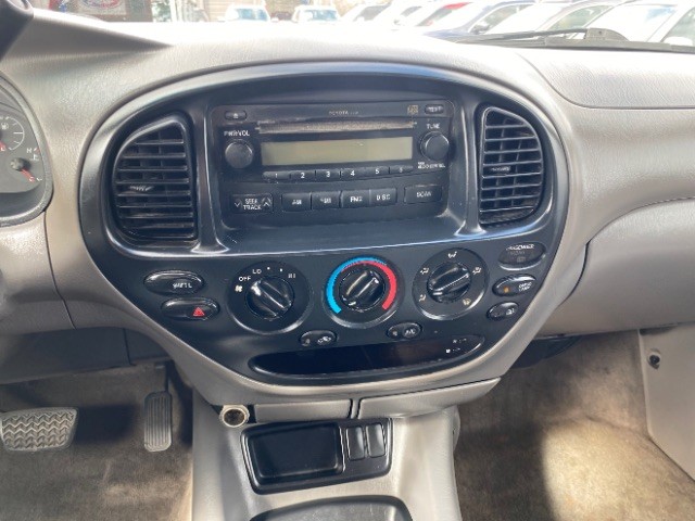 Toyota Tundra Vehicle Full-screen Gallery Image 12