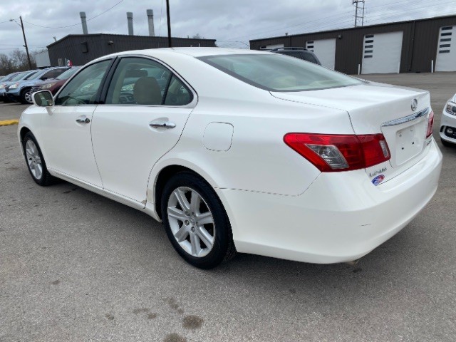 Lexus ES 350 Vehicle Full-screen Gallery Image 04