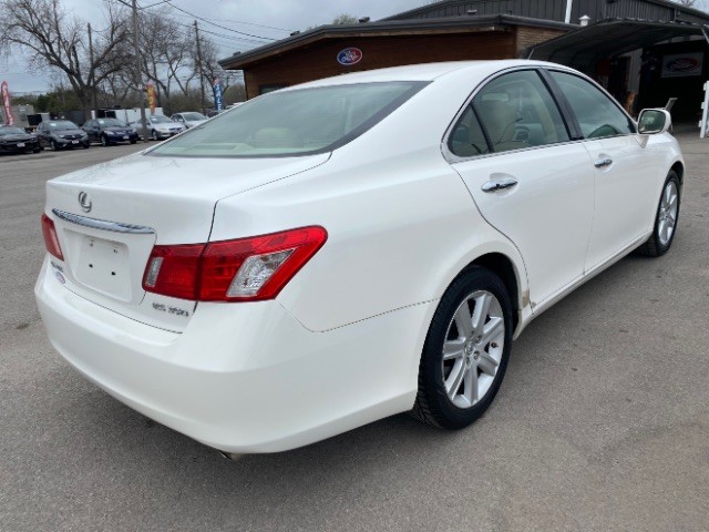 Lexus ES 350 Vehicle Full-screen Gallery Image 05