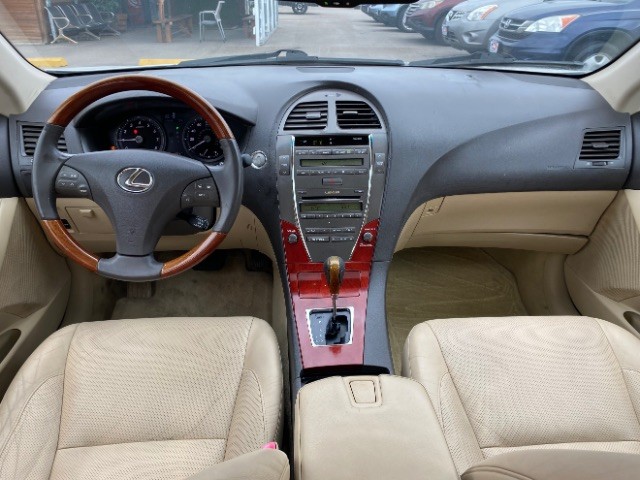 Lexus ES 350 Vehicle Full-screen Gallery Image 06