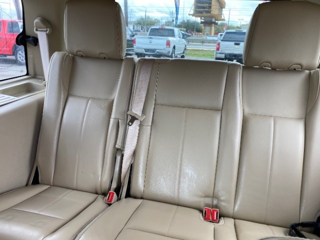 Ford Expedition Vehicle Full-screen Gallery Image 07