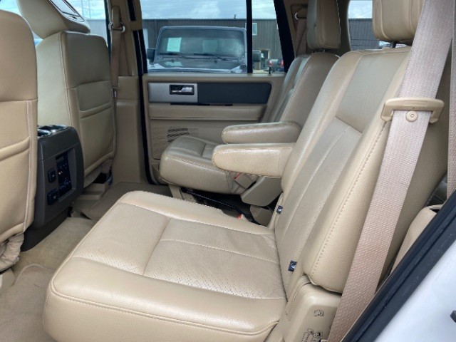 Ford Expedition Vehicle Full-screen Gallery Image 08