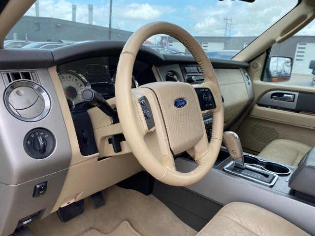 Ford Expedition Vehicle Full-screen Gallery Image 11