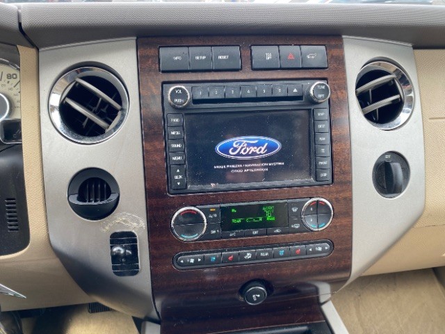 Ford Expedition Vehicle Full-screen Gallery Image 14