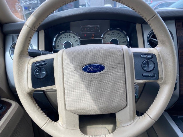 Ford Expedition Vehicle Full-screen Gallery Image 16