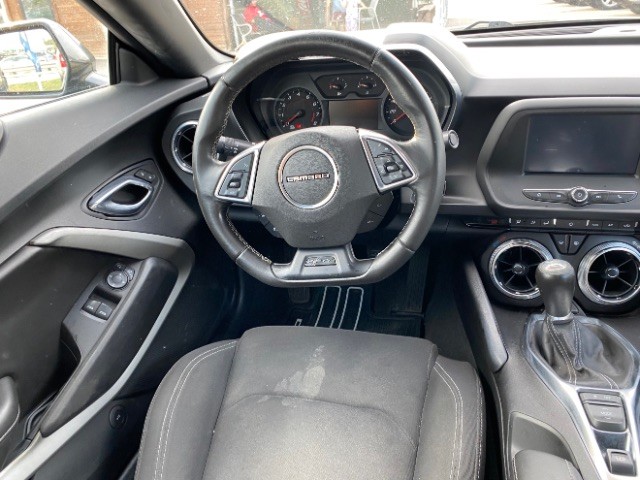 Chevrolet Camaro Vehicle Full-screen Gallery Image 11