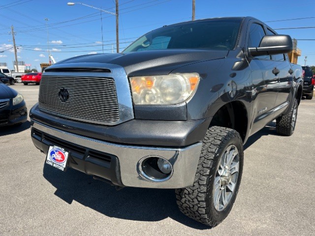 Toyota Tundra Vehicle Full-screen Gallery Image 02