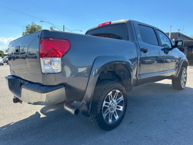 Toyota Tundra Vehicle Full-screen Gallery Image 04