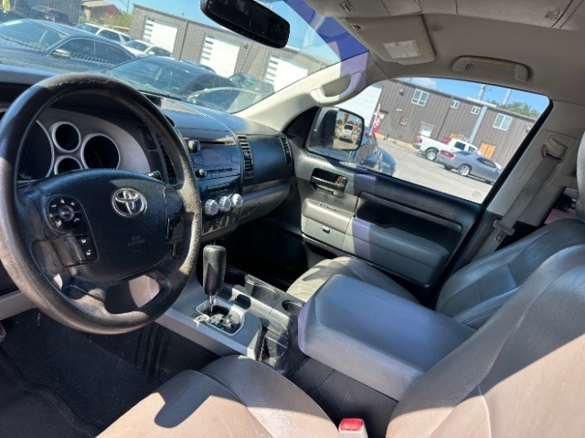 Toyota Tundra Vehicle Full-screen Gallery Image 09