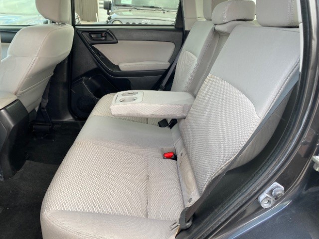 Subaru Forester Vehicle Full-screen Gallery Image 09