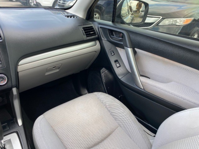 Subaru Forester Vehicle Full-screen Gallery Image 11