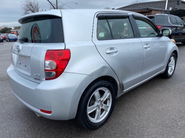 Scion xD Vehicle Full-screen Gallery Image 05