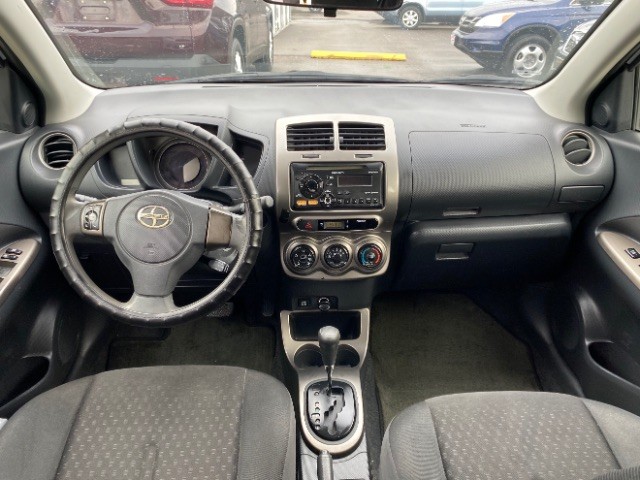 Scion xD Vehicle Full-screen Gallery Image 06