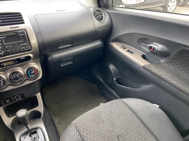 Scion xD Vehicle Full-screen Gallery Image 09