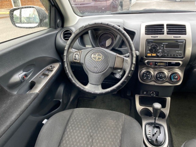 Scion xD Vehicle Full-screen Gallery Image 10