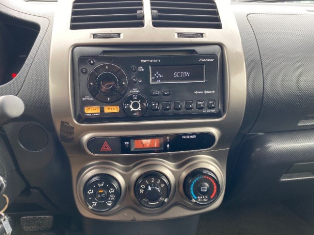 Scion xD Vehicle Full-screen Gallery Image 11