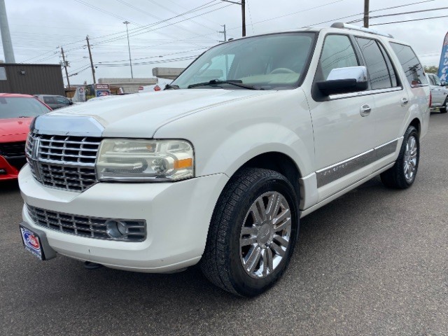 Lincoln Navigator Vehicle Full-screen Gallery Image 03