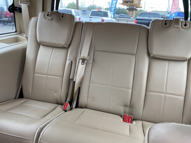 Lincoln Navigator Vehicle Full-screen Gallery Image 07