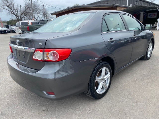 Toyota Corolla Vehicle Full-screen Gallery Image 05