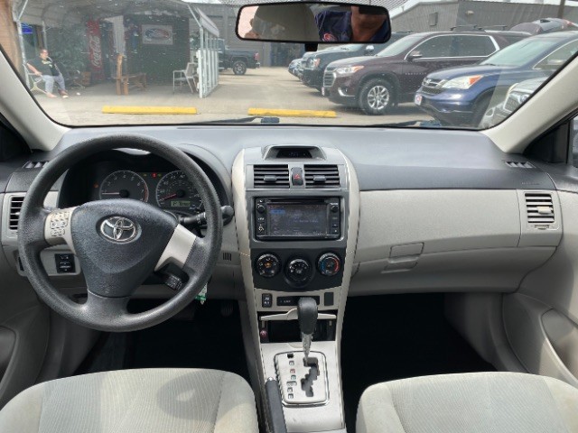 Toyota Corolla Vehicle Full-screen Gallery Image 06