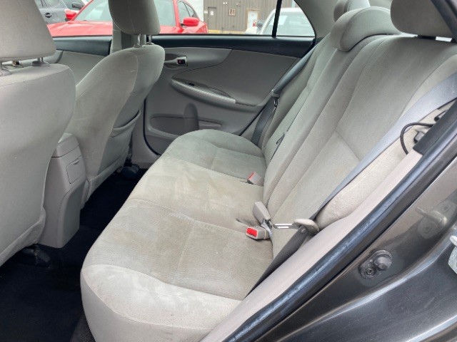 Toyota Corolla Vehicle Full-screen Gallery Image 07