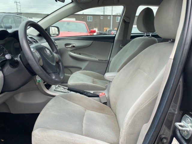 Toyota Corolla Vehicle Full-screen Gallery Image 08