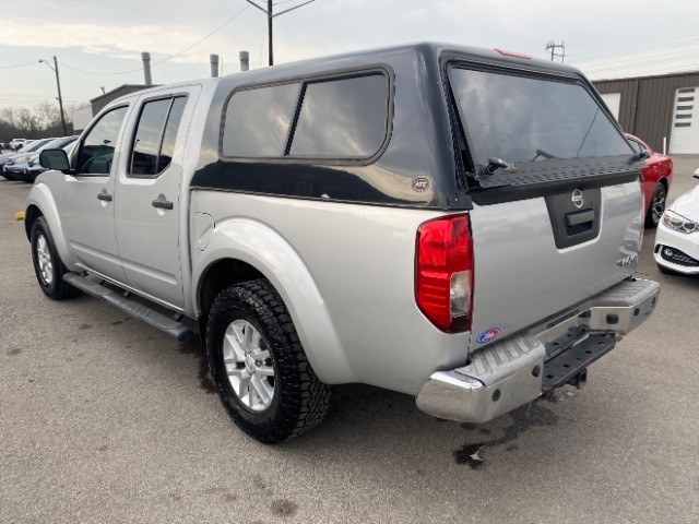 Nissan Frontier Vehicle Full-screen Gallery Image 04