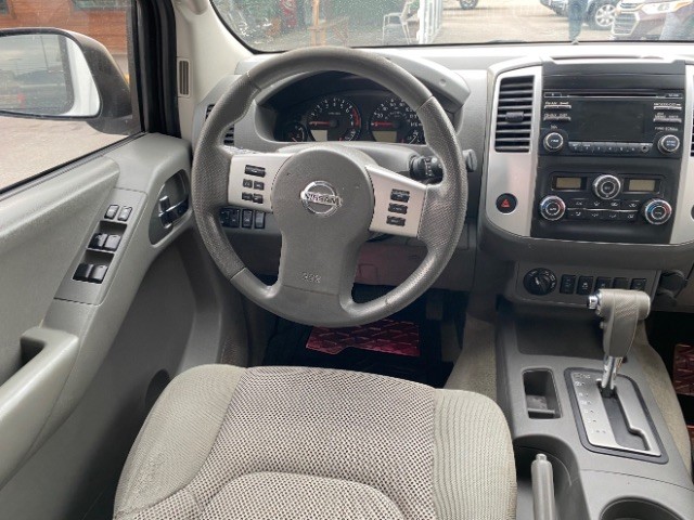 Nissan Frontier Vehicle Full-screen Gallery Image 11